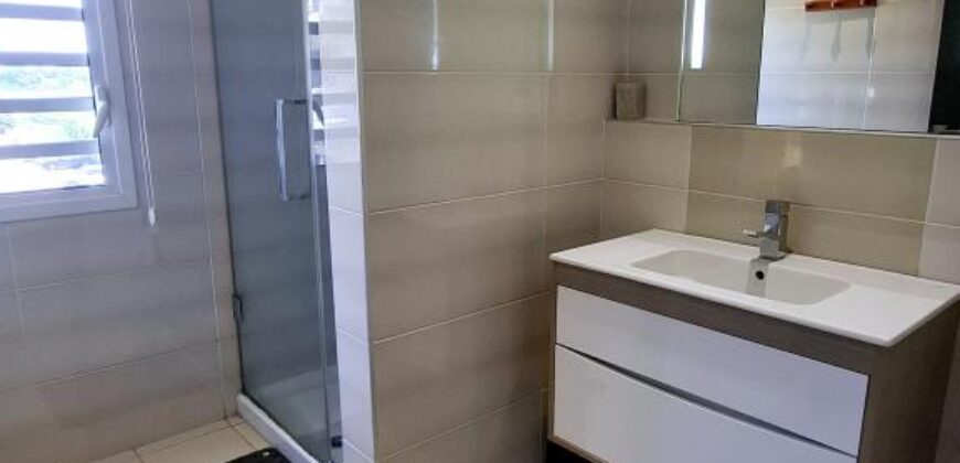 A louer un bel appartement T4 entièrement meublé et équipé situé dans une résidence sécurisée à Analamahitsy