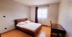 A louer un bel appartement T4 entièrement meublé et équipé situé dans une résidence sécurisée à Analamahitsy