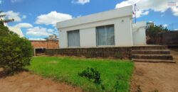 A vendre une villa T5 de plain-pied sur un vaste terrain de 1020 m2 située dans un cadre paisible à Antsofinondry