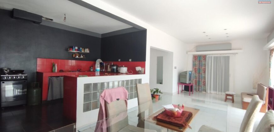 A vendre une villa T5 de plain-pied sur un vaste terrain de 1020 m2 située dans un cadre paisible à Antsofinondry