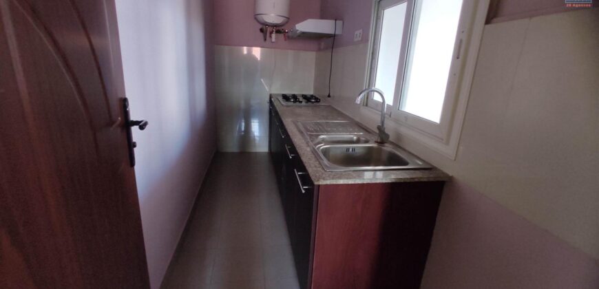 Location villa F6 à usage d’habitation ou bureau située en bord de la route à Andrononobe Analamahitsy