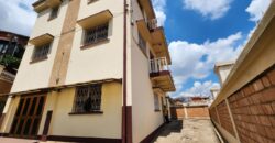 Villa à vendre avec potentiel mixte située dans un immeuble R+2 à Tsiadana