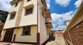 Villa à vendre avec potentiel mixte située dans un immeuble R+2 à Tsiadana
