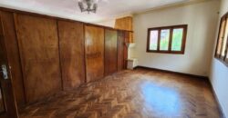 Villa à vendre avec potentiel mixte située dans un immeuble R+2 à Tsiadana