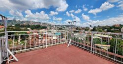 Villa à vendre avec potentiel mixte située dans un immeuble R+2 à Tsiadana