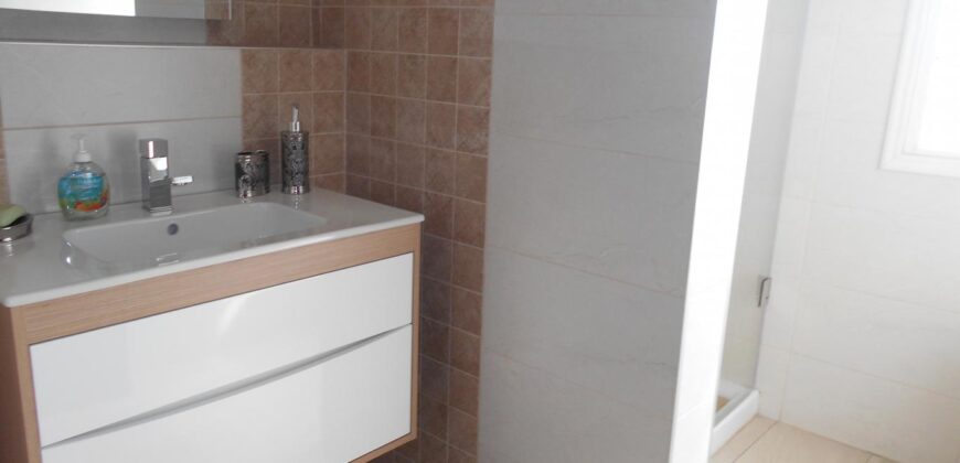 A louer un charmant appartement T4 sécurisé situé à Ankadimbahoaka