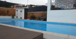 A louer une villa F4 sécurisée avec piscine commune située dans un quartier calme à Ambohimahitsy