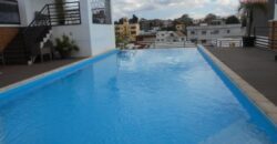 A louer une villa F4 sécurisée avec piscine commune située dans un quartier calme à Ambohimahitsy