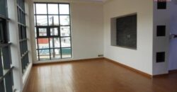 A louer une villa F4 sécurisée avec piscine commune située dans un quartier calme à Ambohimahitsy