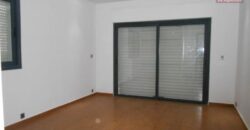 A louer une villa F4 sécurisée avec piscine commune située dans un quartier calme à Ambohimahitsy