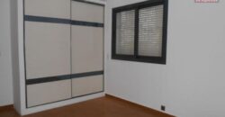 A louer une villa F4 sécurisée avec piscine commune située dans un quartier calme à Ambohimahitsy