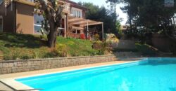 A louer une villa de type F5 avec piscine située dans un quartier calme à Ambohitrarahaba