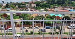 A louer un immeuble R+2 avec combles habitables situé en bord de la route principale à Tsiadana