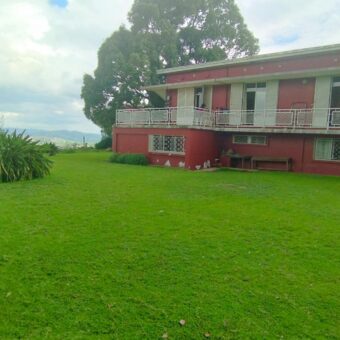 Vente d’un terrain spacieux de 4288 m2 avec vue imprenable à Haute Ville