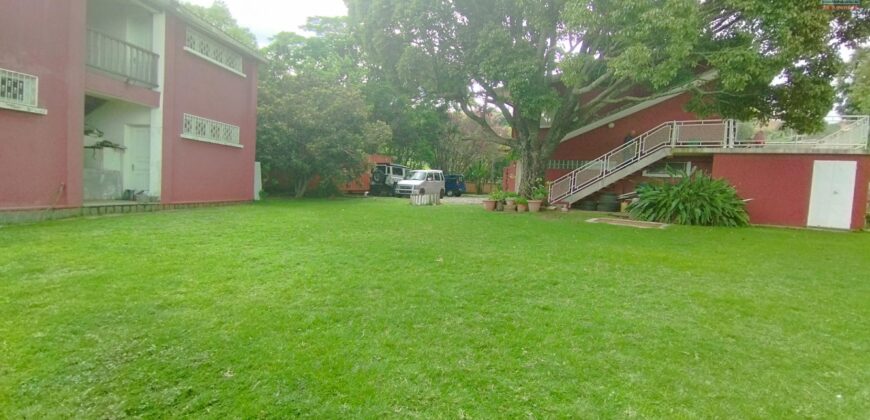 Vente d’un terrain spacieux de 4288 m2 avec vue imprenable à Haute Ville