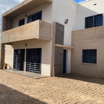 A louer une belle villa de type F6 située dans un quartier calme à Imerimanjaka