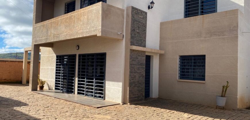 A louer une belle villa de type F6 située dans un quartier calme à Imerimanjaka