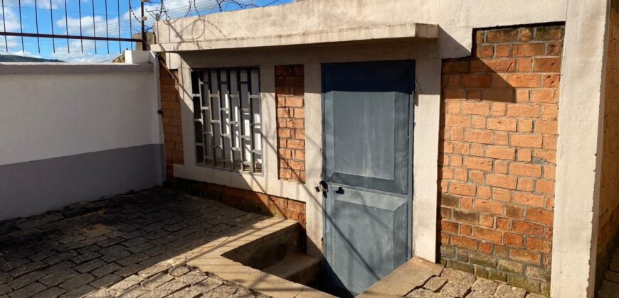 A louer une belle villa de type F6 située dans un quartier calme à Imerimanjaka