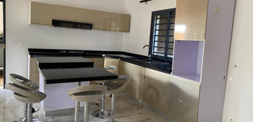 A louer une belle villa de type F6 située dans un quartier calme à Imerimanjaka