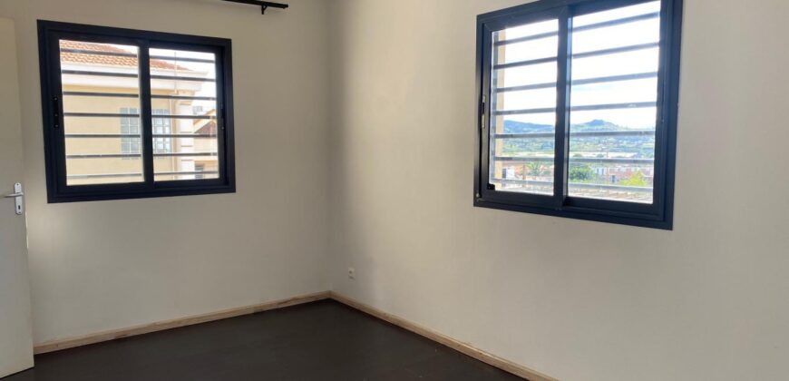 A louer une belle villa de type F6 située dans un quartier calme à Imerimanjaka
