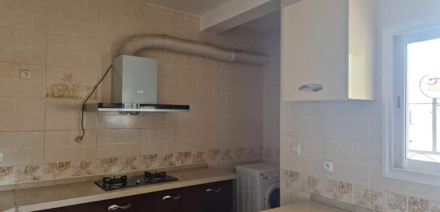 A louer un appartement T4 meublé situé dans une résidence sécurisée à By Pass