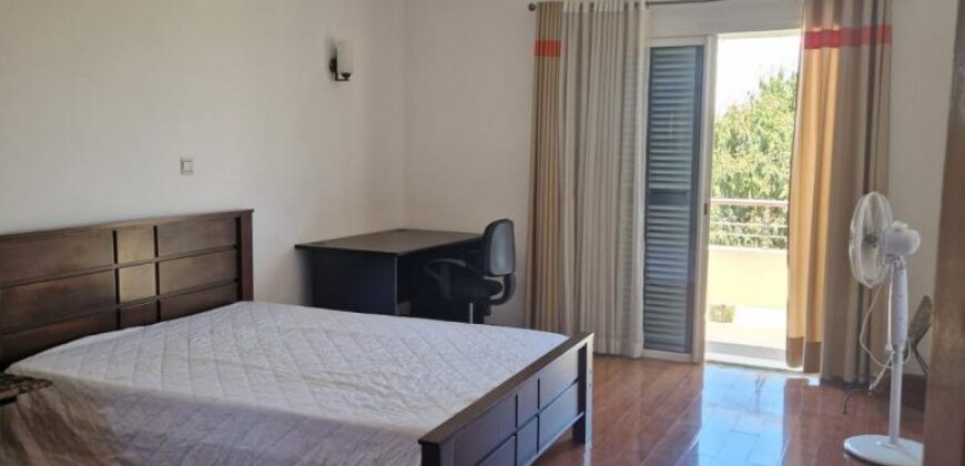 A louer un appartement T4 meublé situé dans une résidence sécurisée à By Pass