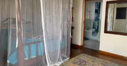 Location une villa traditionnelle de type F6 avec piscine située à Ambatobe