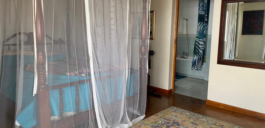 Location une villa traditionnelle de type F6 avec piscine située à Ambatobe
