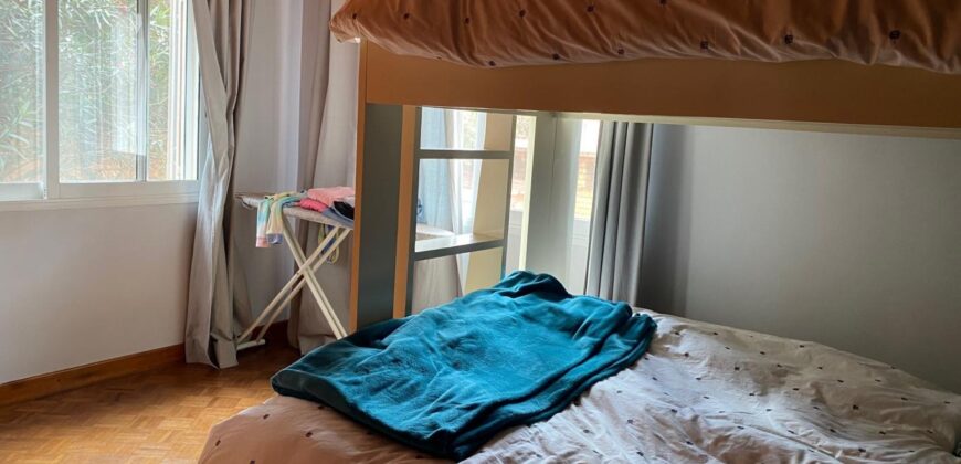 Location une villa traditionnelle de type F6 avec piscine située à Ambatobe