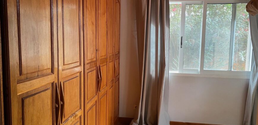 Location une villa traditionnelle de type F6 avec piscine située à Ambatobe
