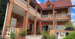 Location une villa traditionnelle de type F6 avec piscine située à Ambatobe