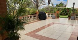 Location une villa traditionnelle de type F6 avec piscine située à Ambatobe
