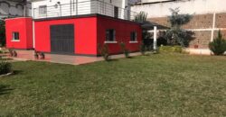 A louer une villa moderne de type F5 située dans un quartier calme et résidentiel avec une belle vue dégagée sur le golfe du Rova à Anosiala Ambohidratrimo