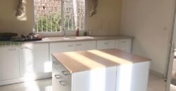 A louer une villa moderne de type F5 située dans un quartier calme et résidentiel avec une belle vue dégagée sur le golfe du Rova à Anosiala Ambohidratrimo