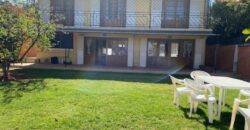 A louer une villa T5 meublée et équipée située dans un quartier calme à  Nanisana