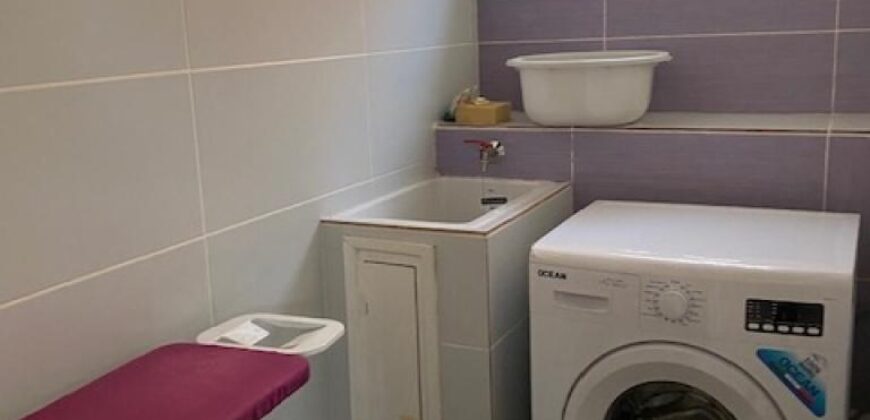 A louer une villa T5 meublée et équipée située dans un quartier calme à  Nanisana