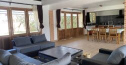 A louer une villa T5 meublée et équipée située dans un quartier calme à  Nanisana