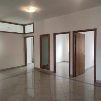 A louer un spacieux appartement T6 de 150 m2 situé dans un quartier calme à Ankerana
