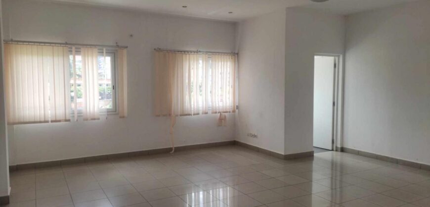 A louer un spacieux appartement T6 de 150 m2 situé dans un quartier calme à Ankerana