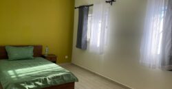 A louer une villa mitoyenne meublée de type F5 située dans une résidence sécurisée à Ambohijanaka