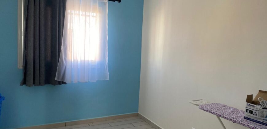 A louer une villa mitoyenne meublée de type F5 située dans une résidence sécurisée à Ambohijanaka