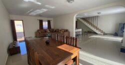 A louer une villa mitoyenne meublée de type F5 située dans une résidence sécurisée à Ambohijanaka