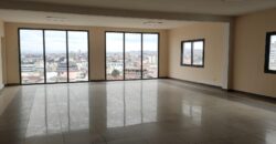 A louer un spacieux local de 285 m2 avec parking situé à Isoraka