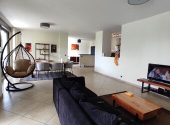 A louer un bel appartement de standing T4 non meublé situé dans un quartier résidentiel calme à Ivandry