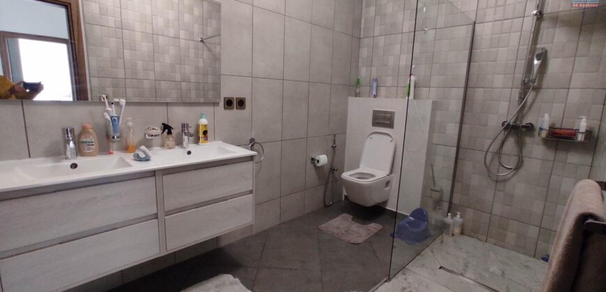 A louer un bel appartement de standing T4 non meublé situé dans un quartier résidentiel calme à Ivandry