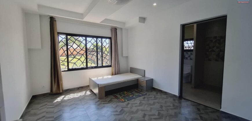 A louer une belle villa neuve T6 semi-meublée située à Ambatolampy Tsimahafotsy