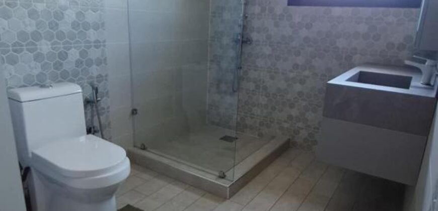 A louer une belle villa neuve T6 semi-meublée située à Ambatolampy Tsimahafotsy