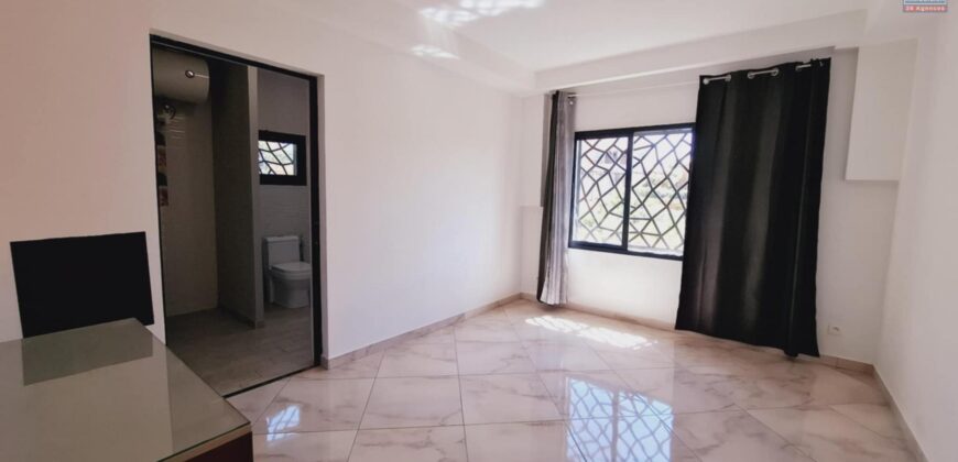 A louer une belle villa neuve T6 semi-meublée située à Ambatolampy Tsimahafotsy