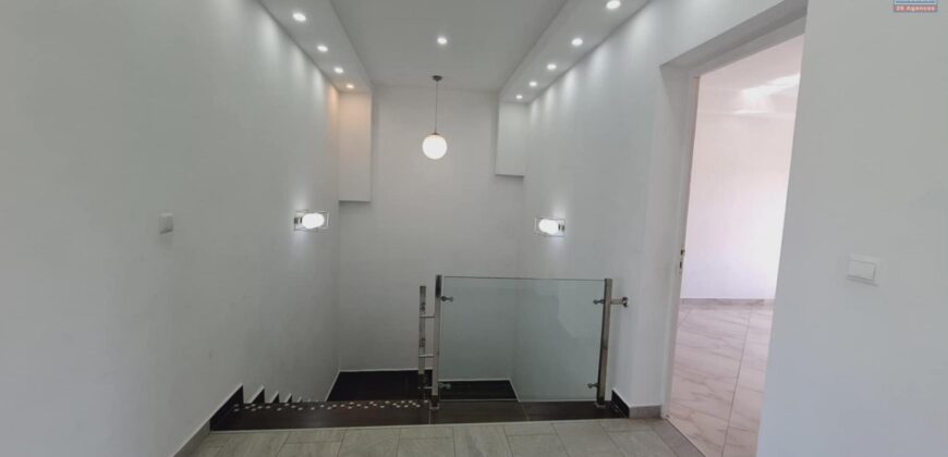 A louer une belle villa neuve T6 semi-meublée située à Ambatolampy Tsimahafotsy