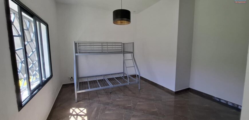 A louer une belle villa neuve T6 semi-meublée située à Ambatolampy Tsimahafotsy